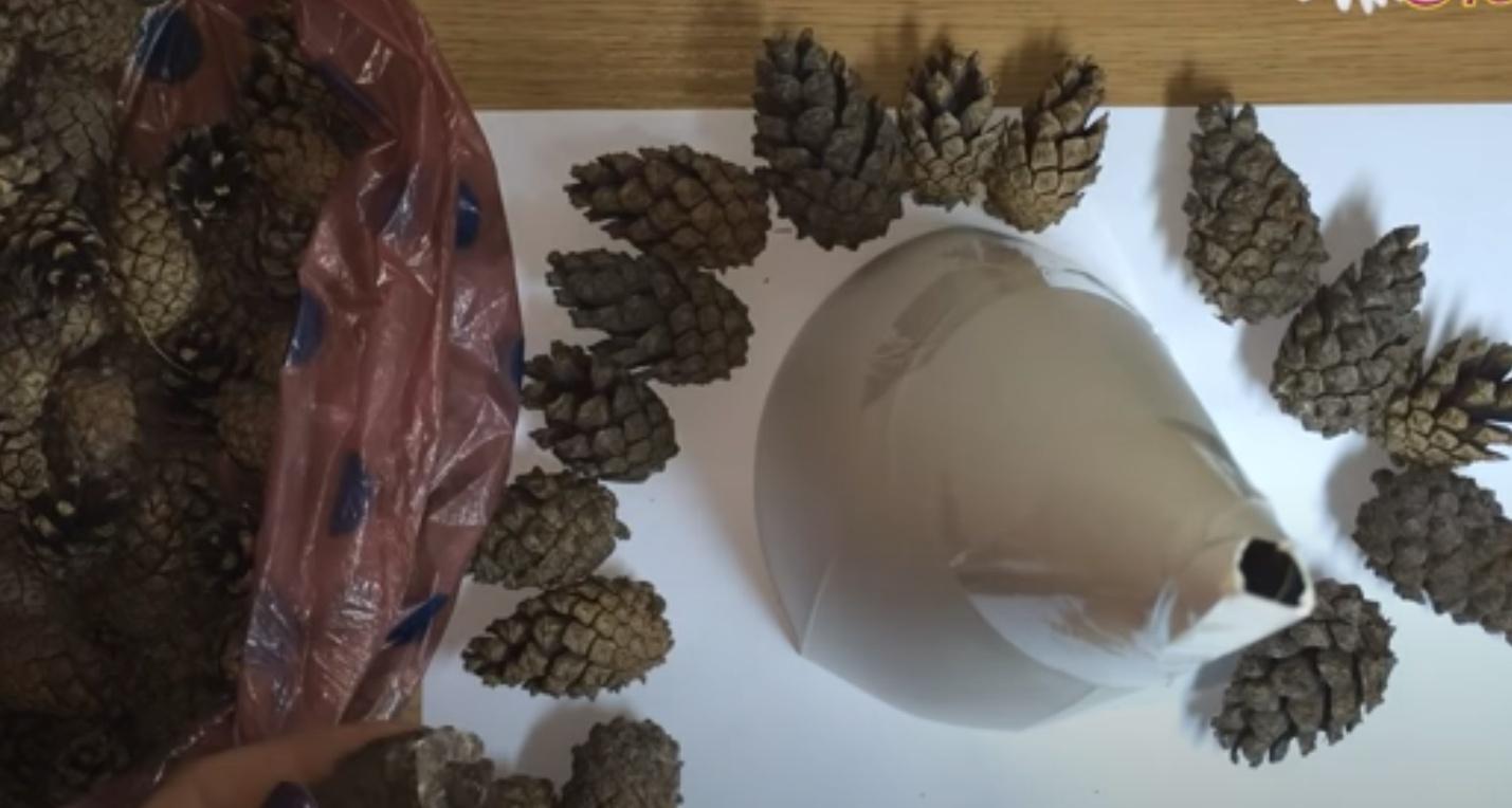 Как сделать елку из шишек своими руками