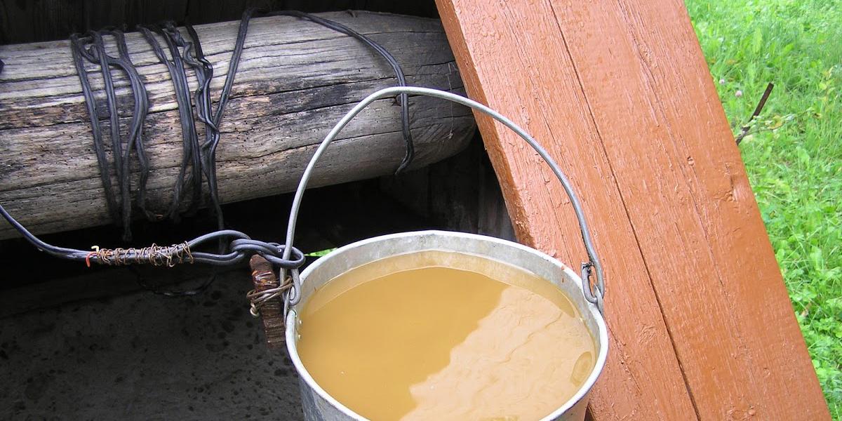 Как почистить колодец на даче от ила, глины, грязи, масла своими руками