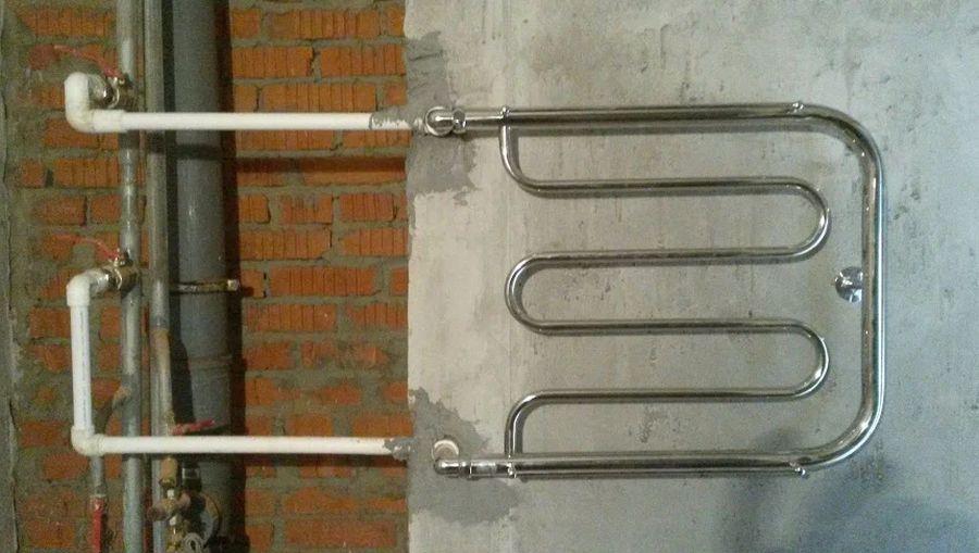 Как спустить воздух с полотенцесушителя в ванной