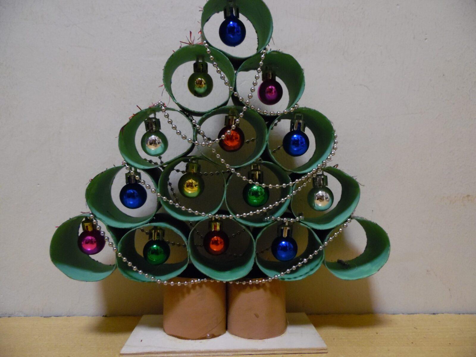 Как сделать елку из втулок от туалетной бумаги, бумажных полотенец