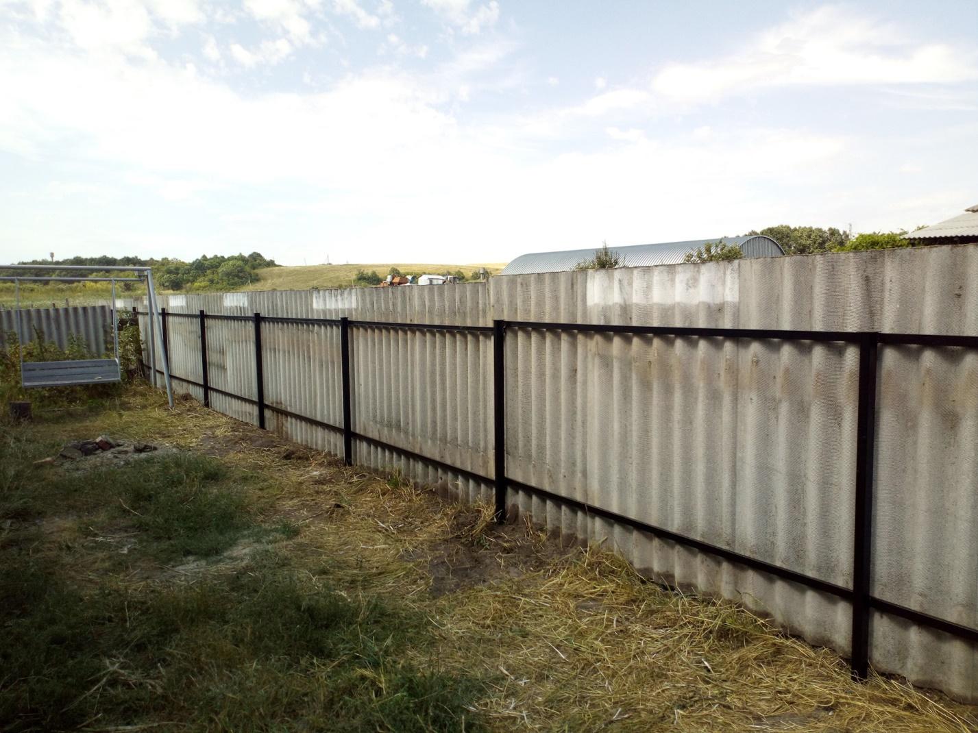 Как сделать забор из шифера своими руками на даче: волнистого, плоского, старого