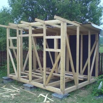 Как построить деревянный душ для дачи своими руками