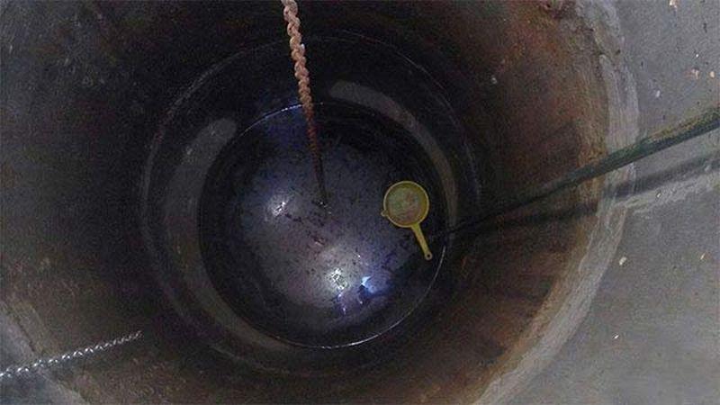 Как почистить колодец на даче от ила, глины, грязи, масла своими руками