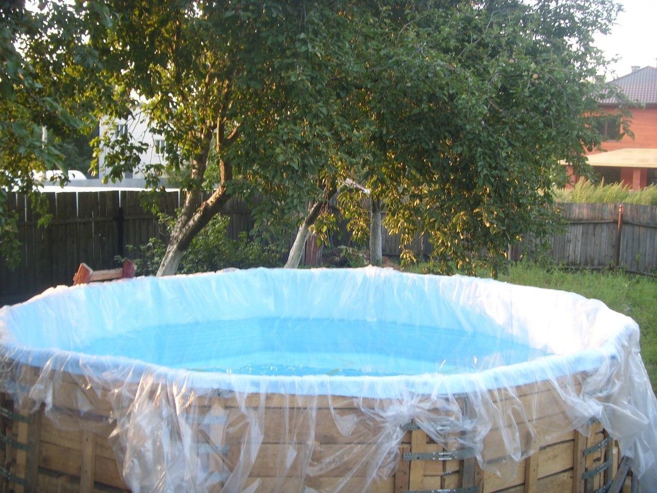 Как найти дырку в каркасном бассейне и заклеить ее