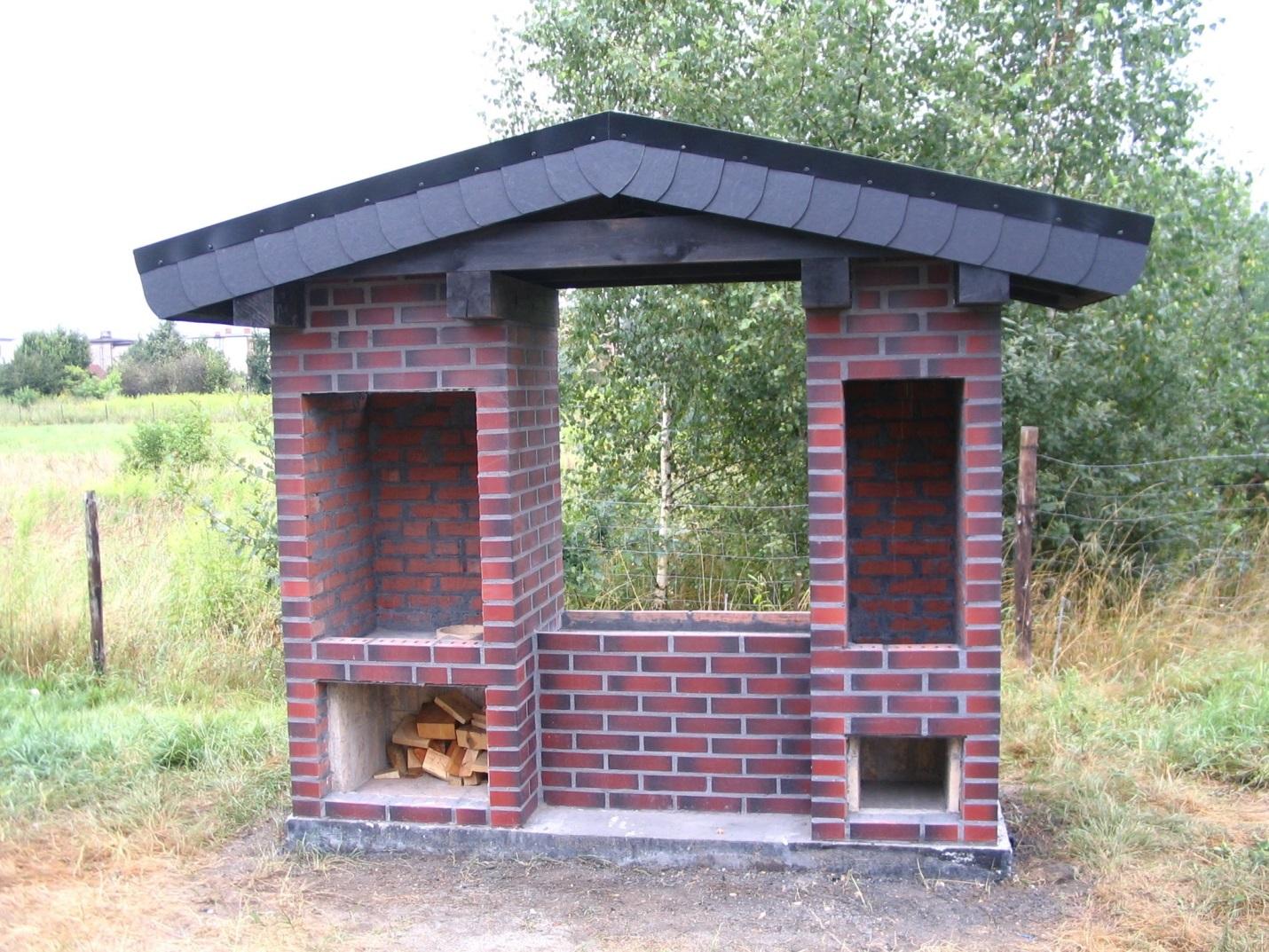 Как сделать простую коптильню из кирпича своими руками