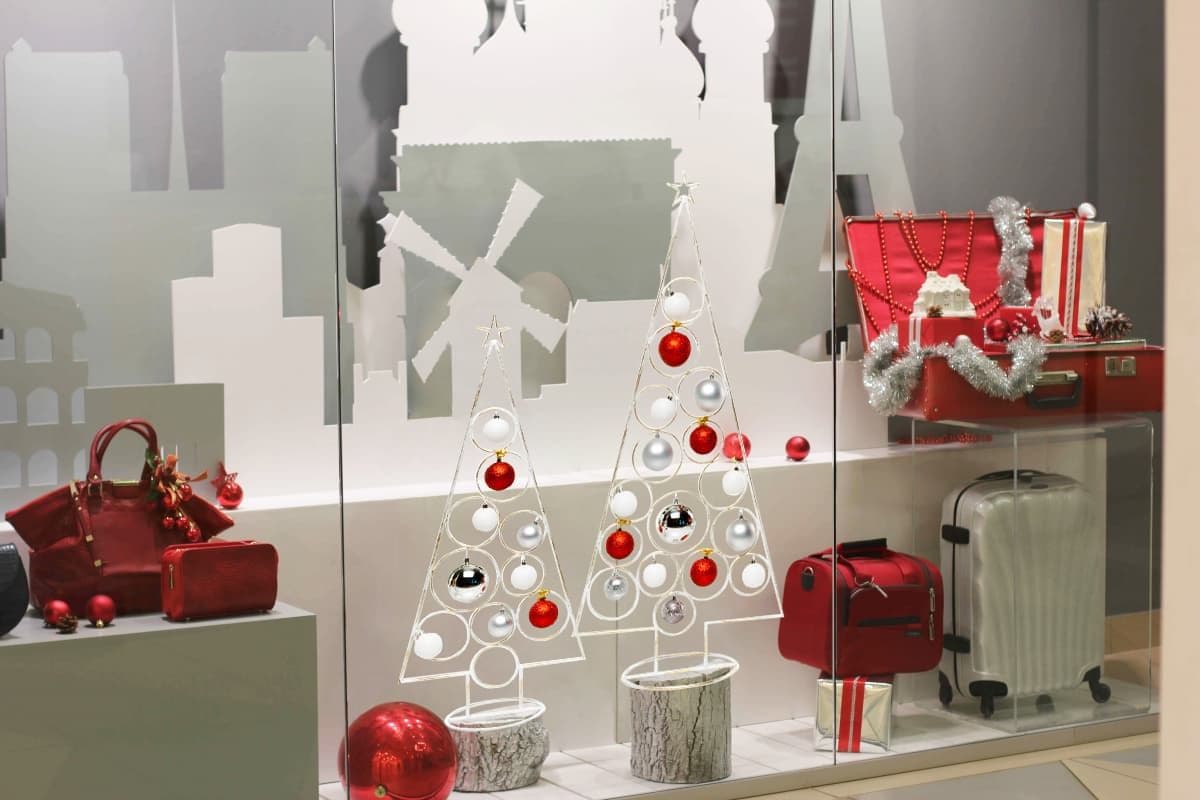 Украшение магазина к Новому году 2023 своими руками: идеи, фото, креативное