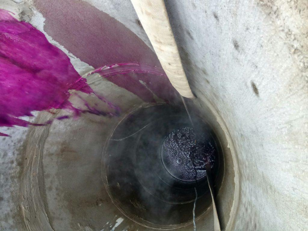 Как почистить колодец на даче от ила, глины, грязи, масла своими руками