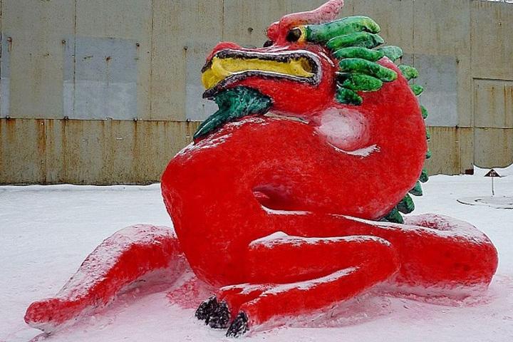 Фигура дракона из снега: как слепить своими руками
