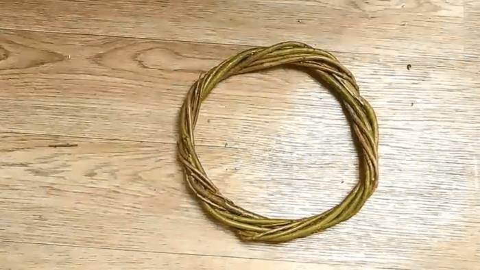 Рождественский венок из веток: как сделать своими руками, пошагово