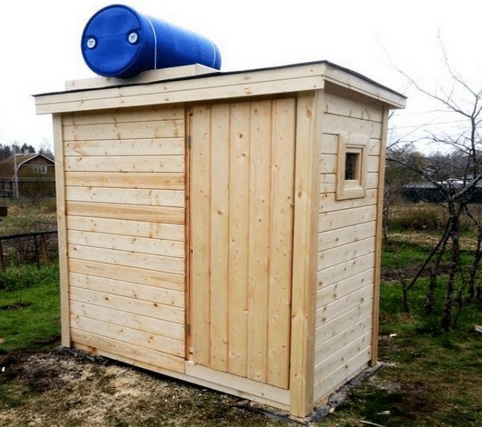 Как построить деревянный душ для дачи своими руками