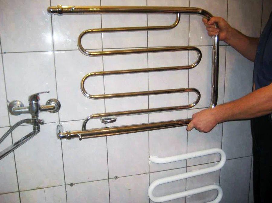 Почему потек полотенцесушитель в ванной: что делать, как устранить течь