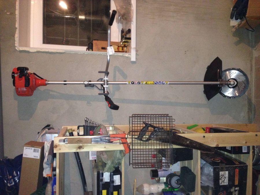 Как правильно хранить триммер: бензиновый, зимой, в каком положении