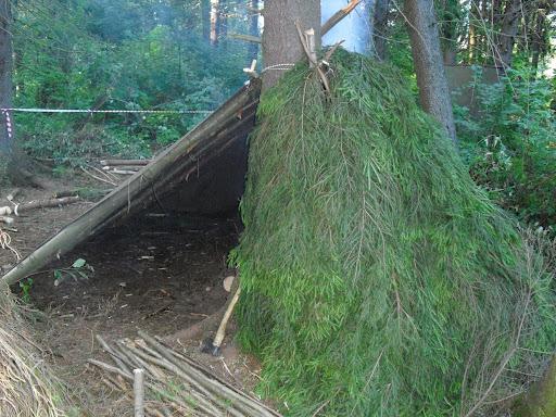Как построить шалаш в лесу своими руками