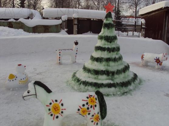 Новогодний двор своими руками: фото, как украсить