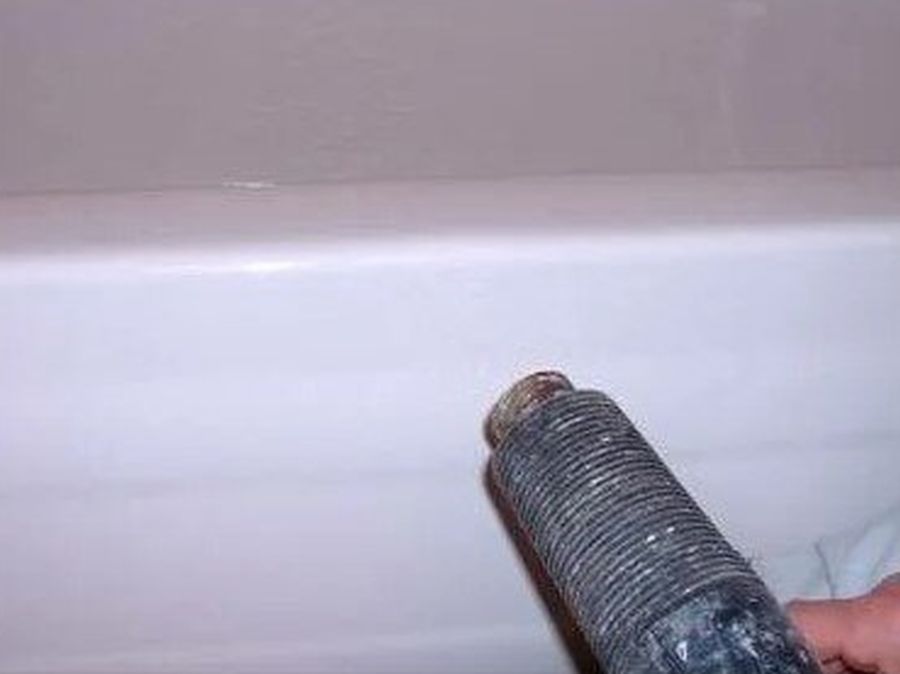 Царапины и сколы на акриловой ванне: что делать, как исправить, можно ли убрать