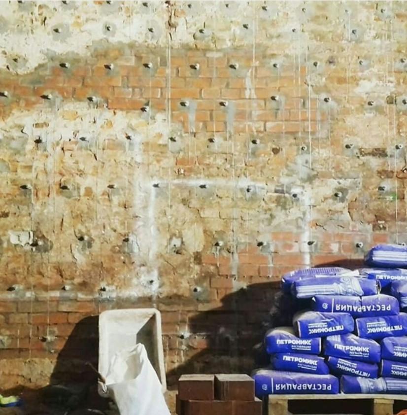 Замена кирпичей в лицевой кладке стены дома