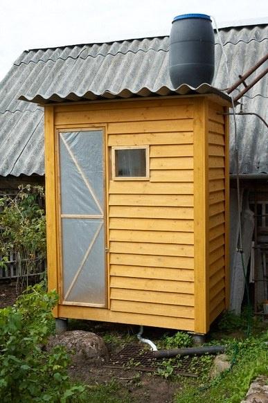 Как построить деревянный душ для дачи своими руками