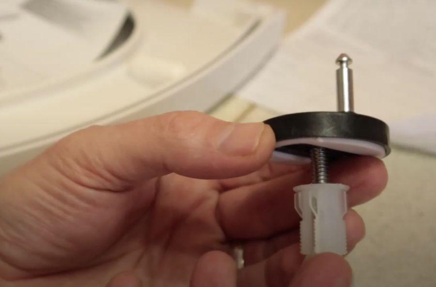 Как снять сиденье с унитаза: поменять, установить, закрепить, с микролифтом