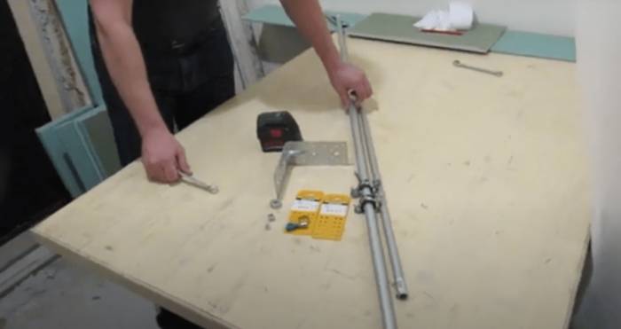 Как сделать штангу для лазерного нивелира (уровня) своими руками