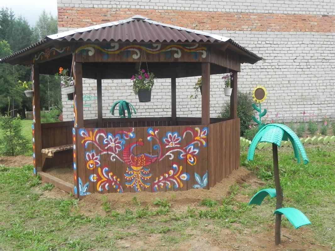 Чем лучше покрыть беседку из дерева на улице: варианты покраски, фото