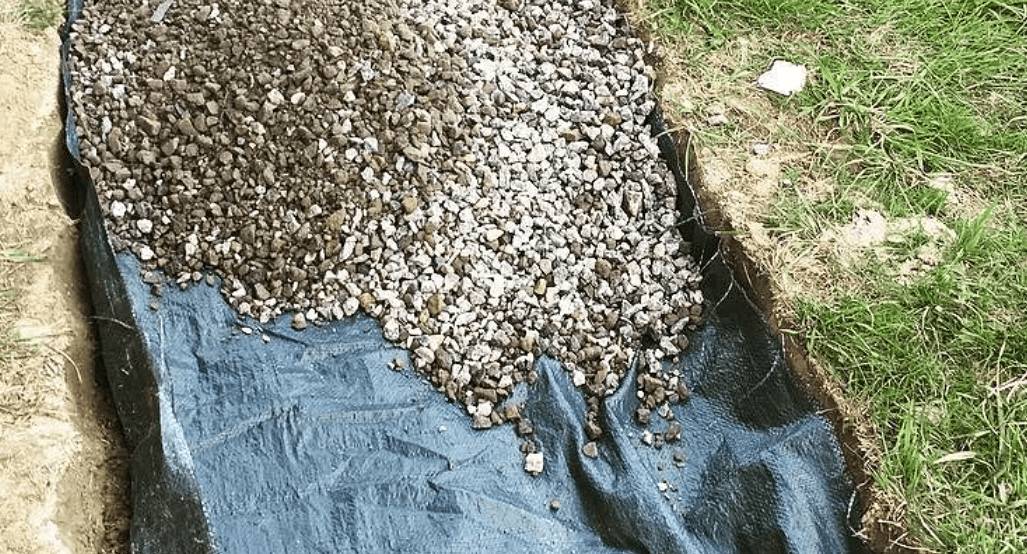 Как сделать дорожку из старого кирпича своими руками