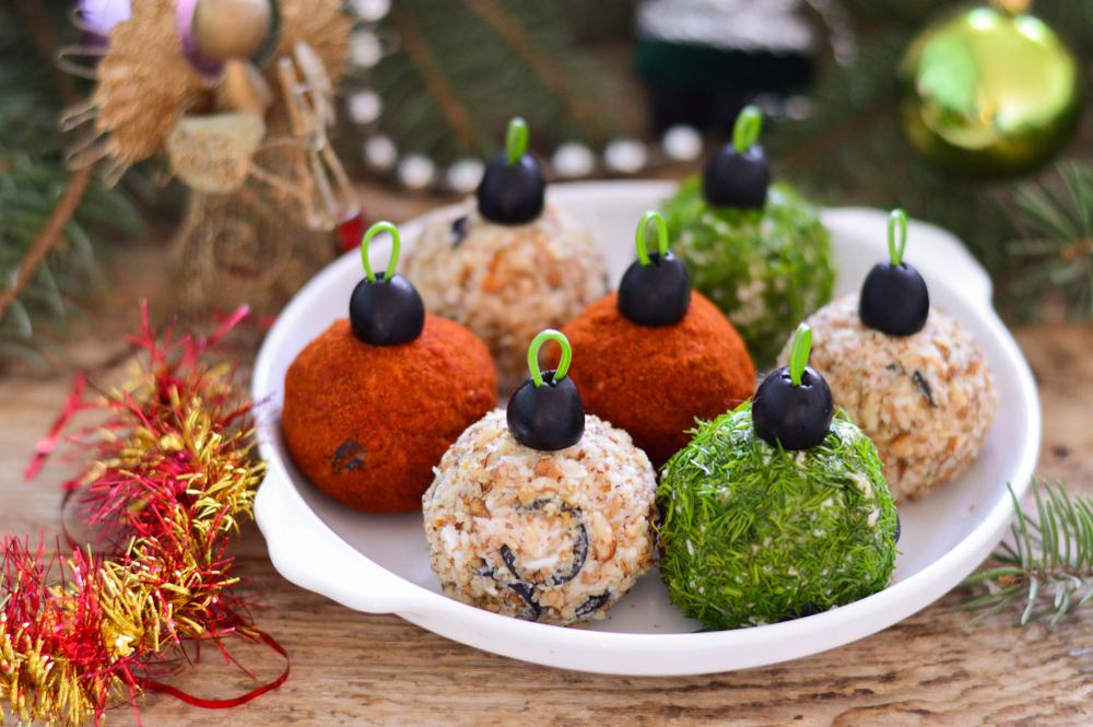 Сервировка новогоднего стола 2023 в домашних условиях: фото, оформление