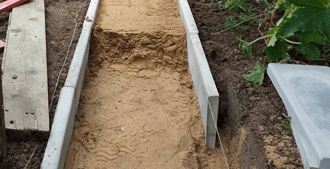 Как сделать дорожку из старого кирпича своими руками