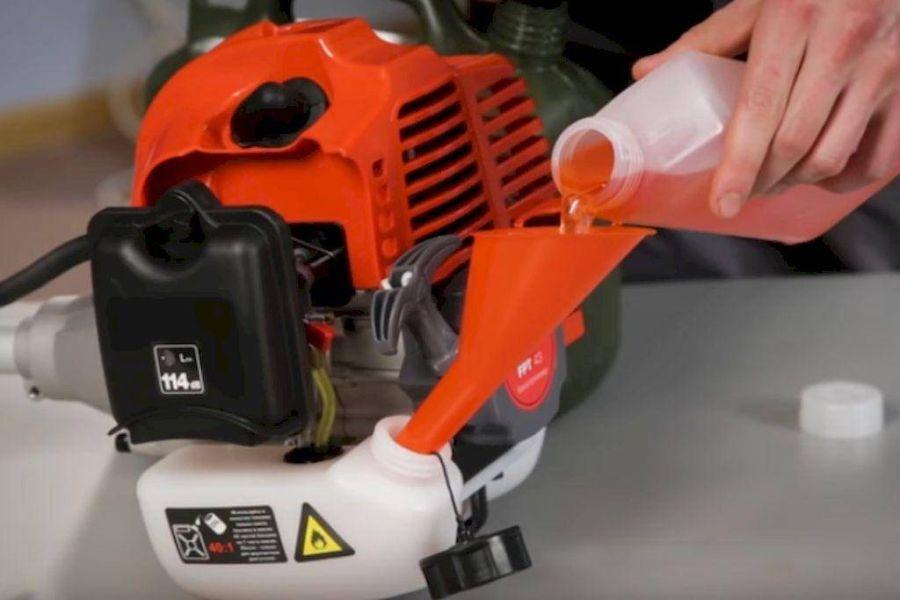 Как правильно хранить триммер: бензиновый, зимой, в каком положении