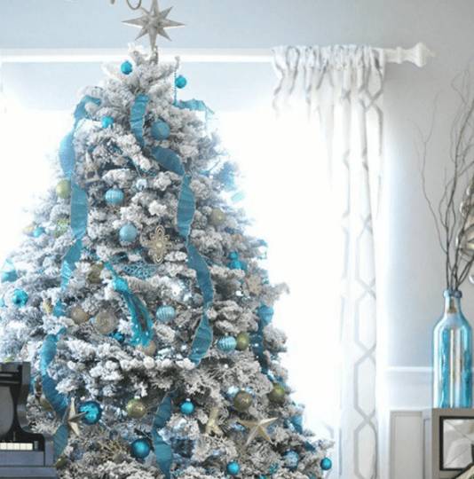 Как красиво нарядить белую елку в 2023 году: фото, искусственную