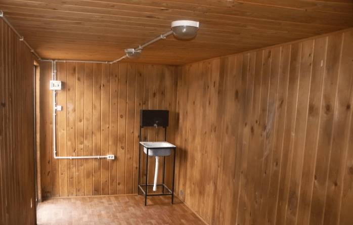 Металлическая бытовка своими руками для дачи: пошаговая инструкция, как сделать