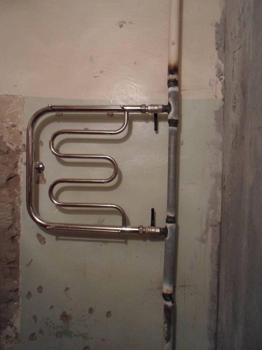 Как спустить воздух с полотенцесушителя в ванной