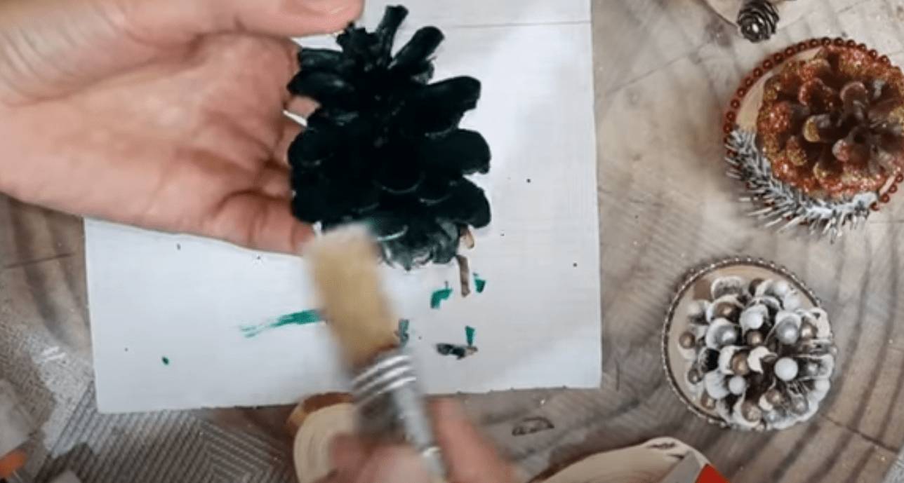 Как сделать елку из шишек своими руками