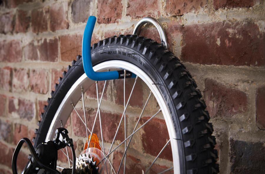 Как повесить велосипед на стену в гараже своими руками: фото, вертикально, видео