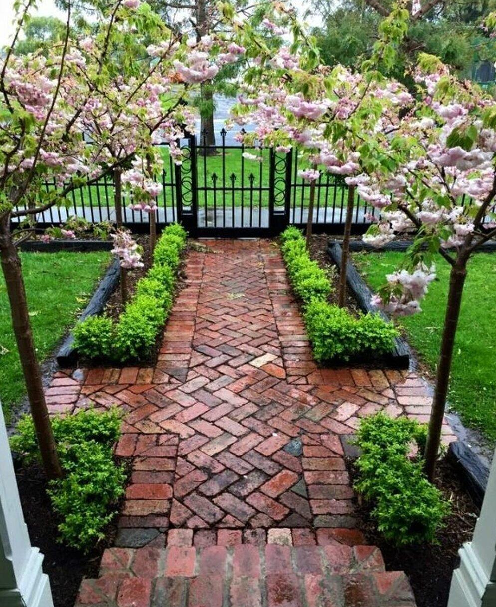 Как сделать дорожку из старого кирпича своими руками