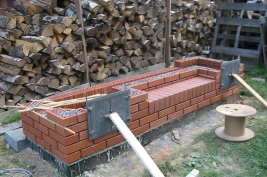 Как сделать простую коптильню из кирпича своими руками