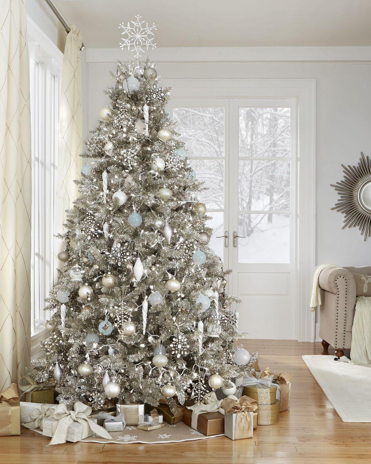 Как красиво нарядить белую елку в 2023 году: фото, искусственную