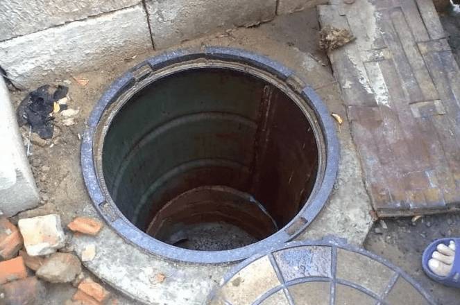 Как сделать дачный туалет из 200-литровой бочки своими руками