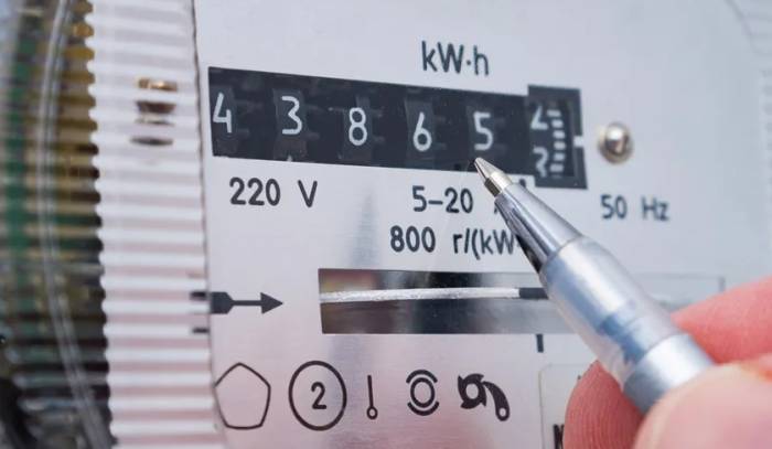 Почему бьет током от воды из-под крана: в квартире, ванной, причины, что делать