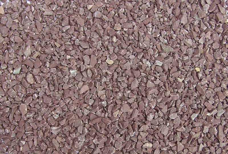 Чем лучше посыпать дорожки от льда во дворе