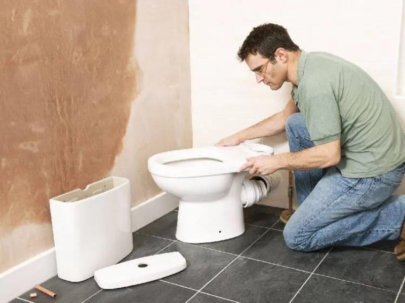 Как правильно установить унитаз на плитку своими руками: на герметик, без болтов