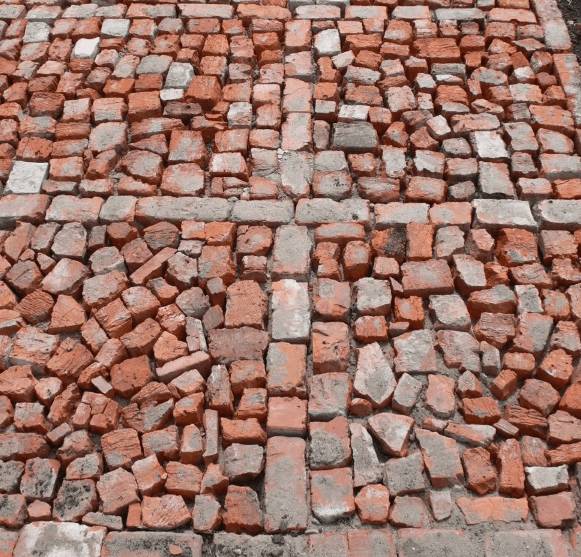 Как сделать дорожку из старого кирпича своими руками