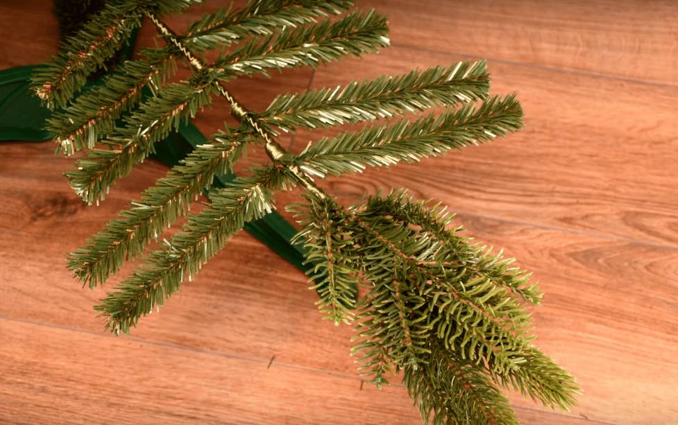 Как правильно расправить искусственную елку после хранения: литую, из ПВХ
