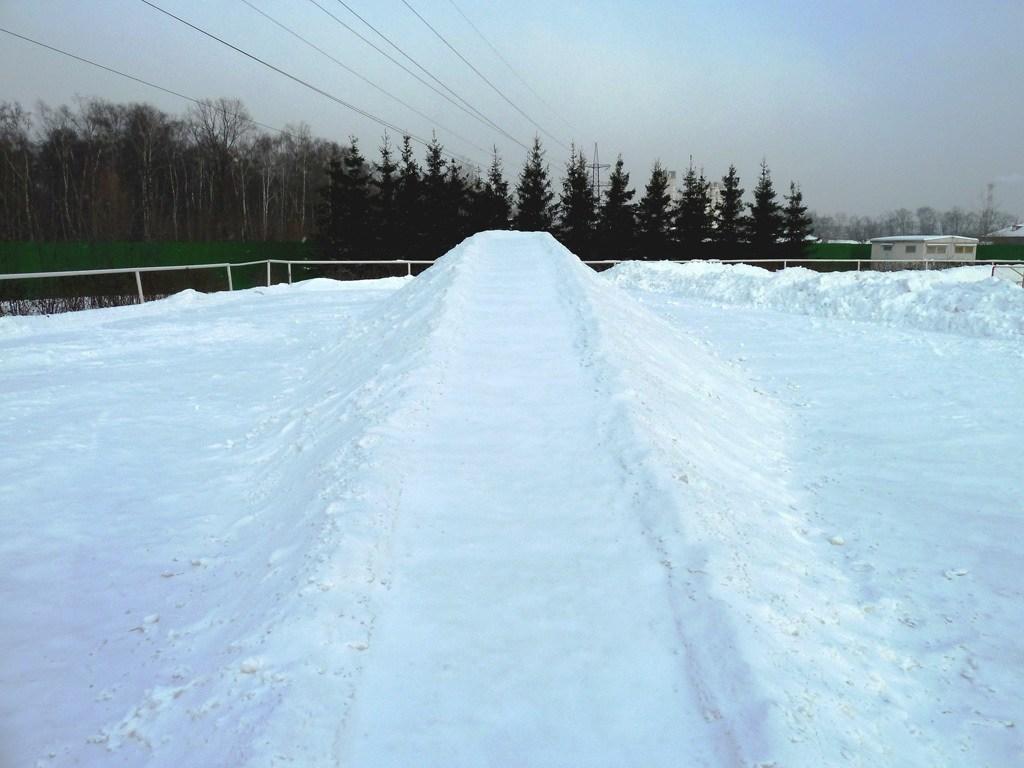 Как сделать горку из снега для детей своими руками поэтапно