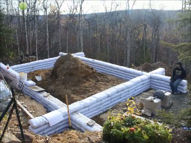 Теплица своими руками из подручных материалов: фото, пошагово, маленькая, видео