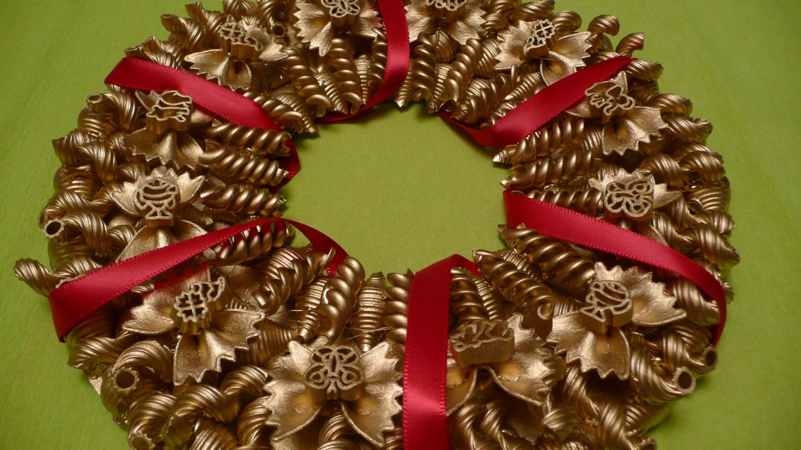 Как сделать рождественский венок из подручных материалов, пробок