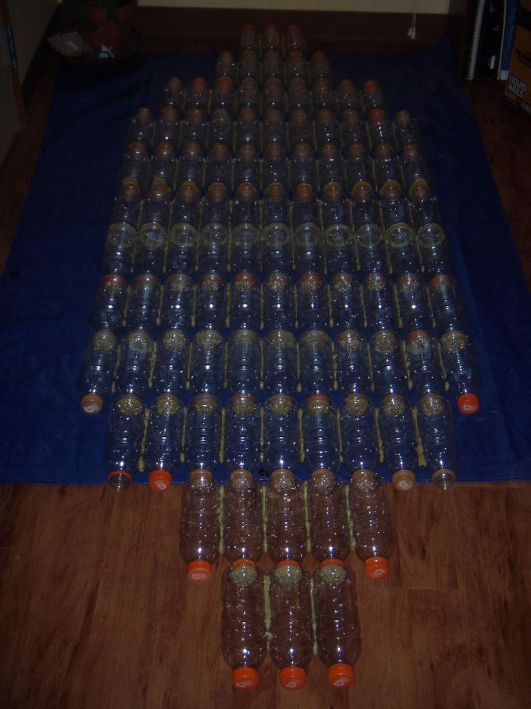 Как построить лодку или плот из бутылок и досок своими руками