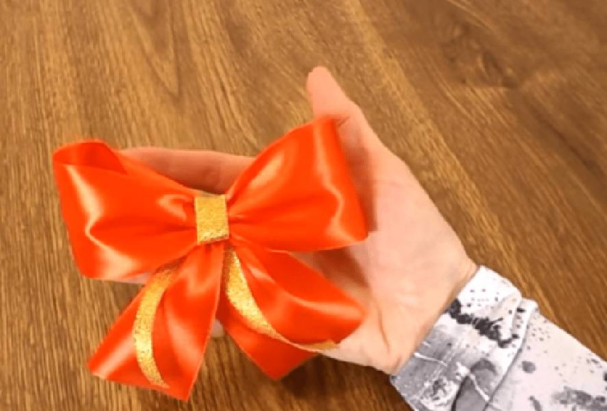 Как сделать банты из атласных лент на елку своими руками