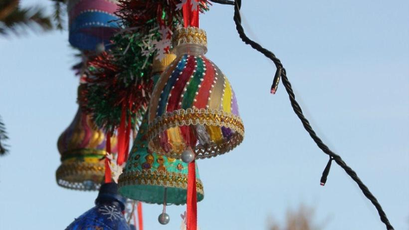 Новогодний двор своими руками: фото, как украсить