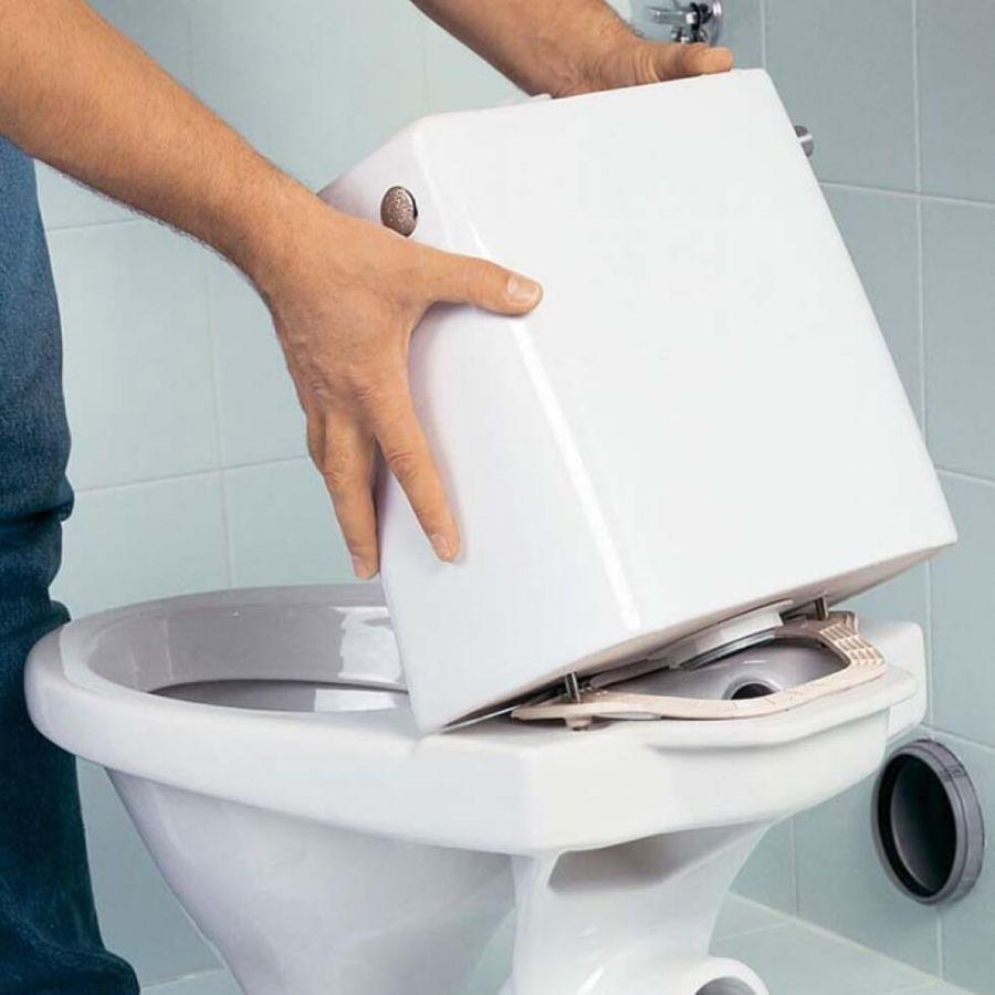 Как правильно поменять сливной бачок унитаза своими руками