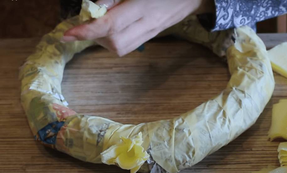 Как сделать рождественский венок из подручных материалов, пробок